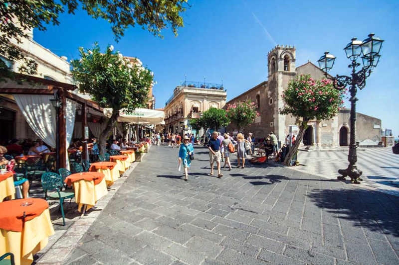 Houses and Apartments in Taormina