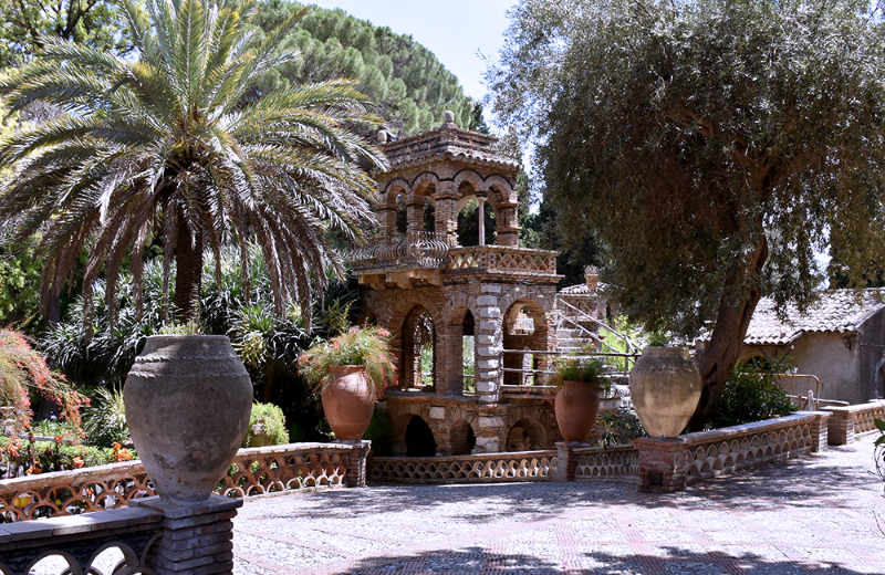 Houses and Apartments in Taormina